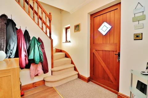 18 Lichfield Crescent, Hopwas, Tamworth, B78 3AJ