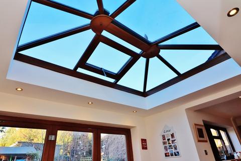 18 Lichfield Crescent, Hopwas, Tamworth, B78 3AJ