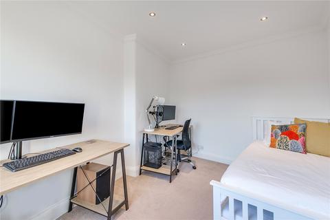 7 Chapter Chambers, London, SW1P 4NR