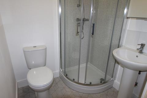 2 bedroom ground floor flat to rent, Starlings Bridge