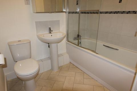 2 bedroom ground floor flat to rent, Starlings Bridge