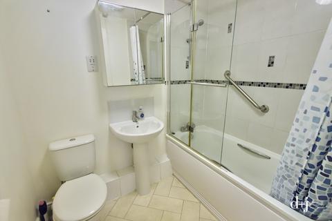2 bedroom ground floor flat to rent, Starlings Bridge