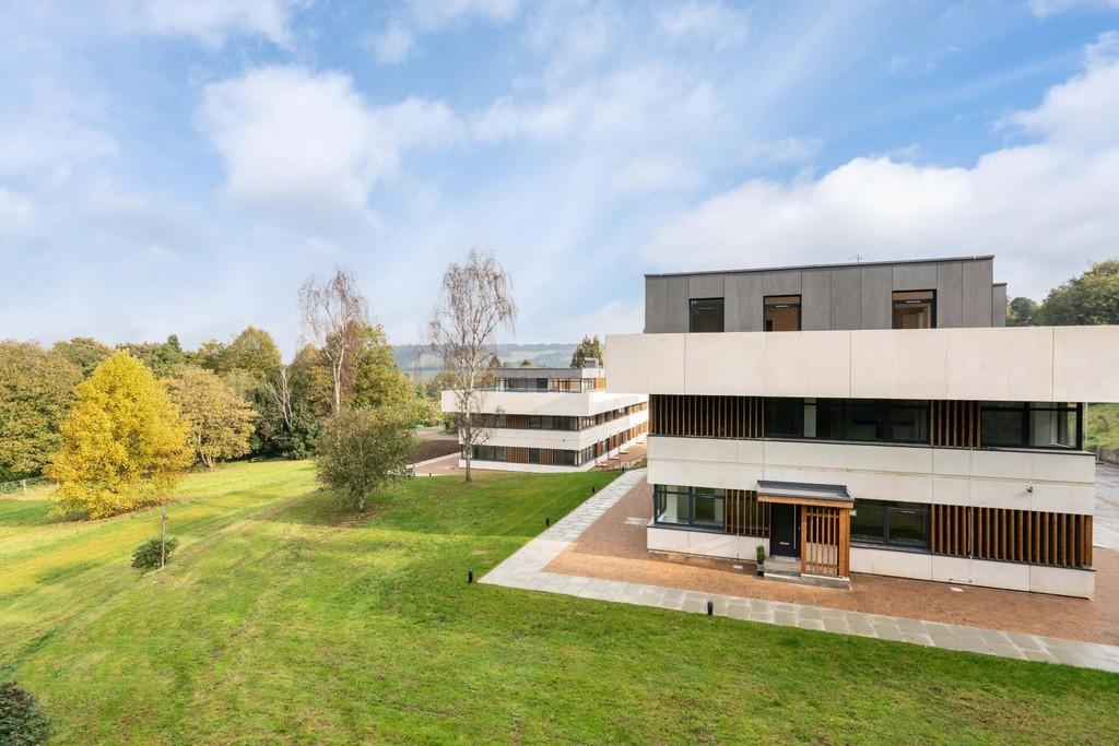 Hopewood Park, Deepdene Avenue, Dorking 2 bed apartment £425,000