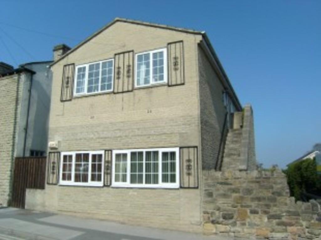 Moorside Road, Drighlington... 2 bed apartment £575 pcm (£133 pw)