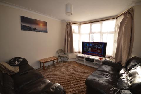 3 bedroom semi-detached house for sale - Gyles Park, Stanmore