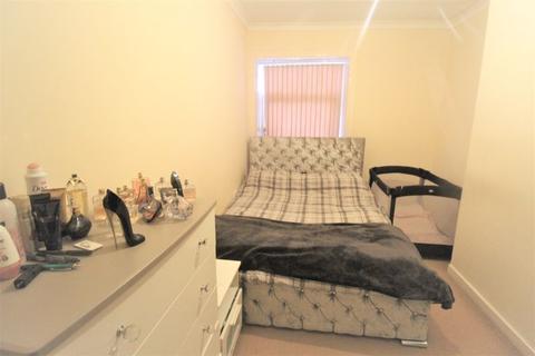 18 Back Field, Thornton, Bradford, BD13 3EX