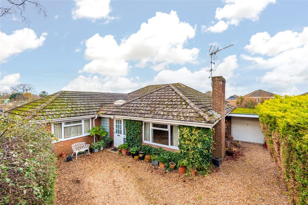 Woodland Way, Woburn Sands, Milton... 3 bed bungalow £750,000