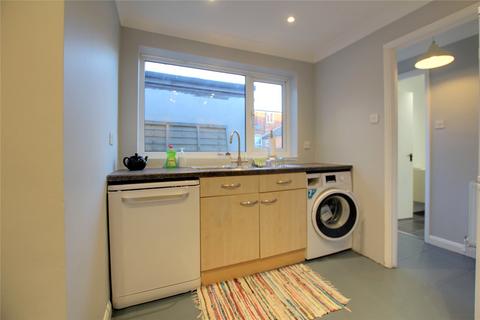 2 bedroom terraced house to rent, Sherman Road, Reading RG1