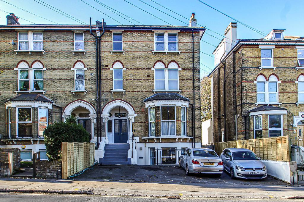 40 St Peters Road, South Croydon... 1 bed flat £300,000
