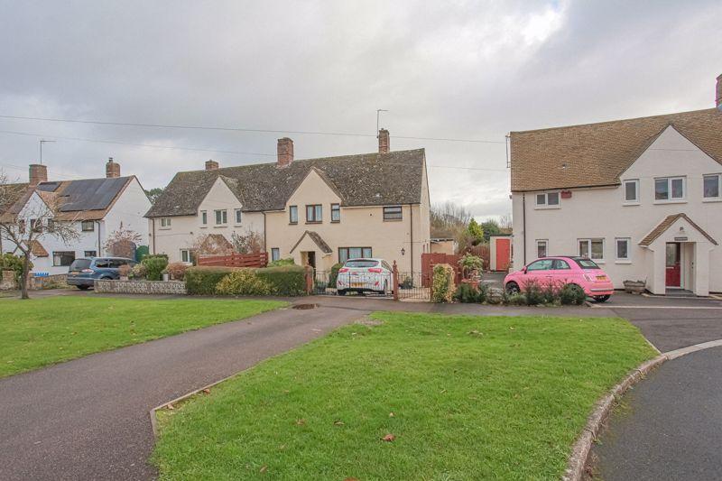 Arbury Banks, Chipping Warden 3 bed semidetached house £350,000