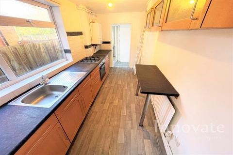 3 bedroom end of terrace house to rent, Hellier Street, Dudley DY2