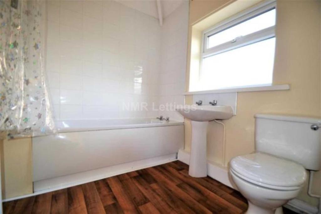 Ash Grove, Spennymoor 2 bed semidetached house £495 pcm (£114 pw)