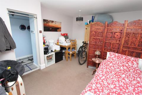 42 Yardley Lane, London, E4 7RS