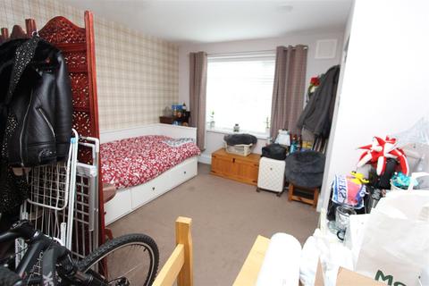 42 Yardley Lane, London, E4 7RS