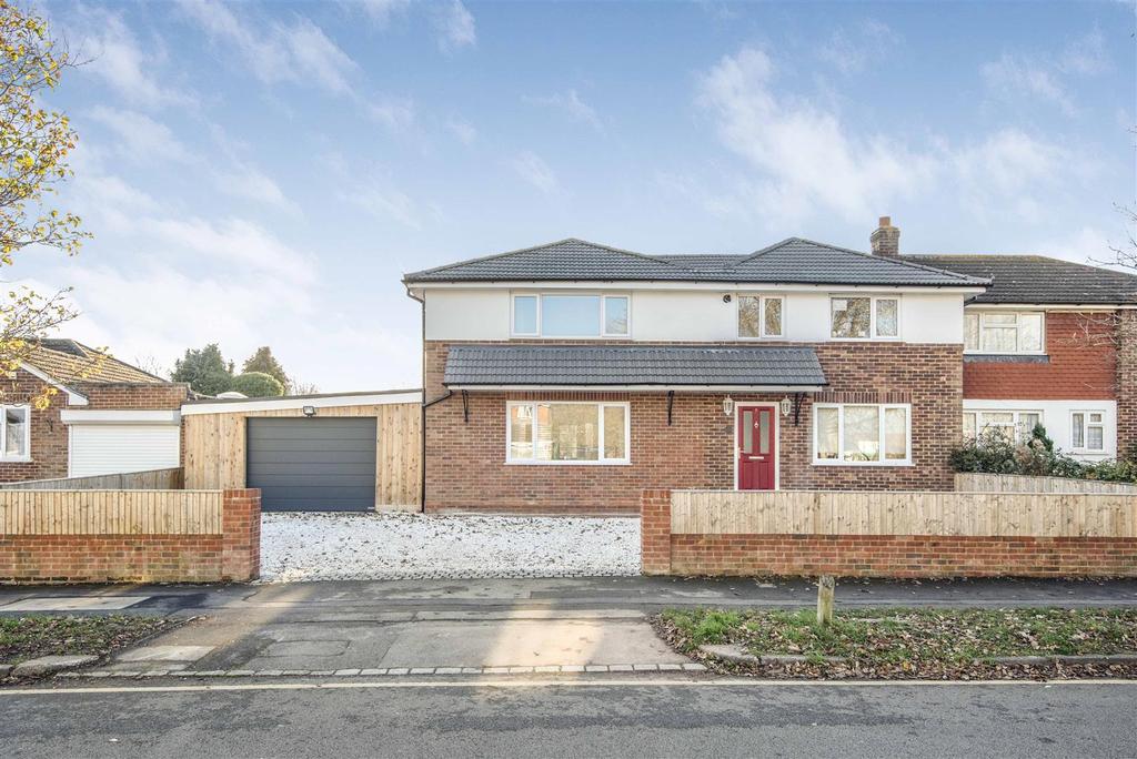 Cotswold Way, Tilehurst, Reading 5 bed semidetached house £485,000