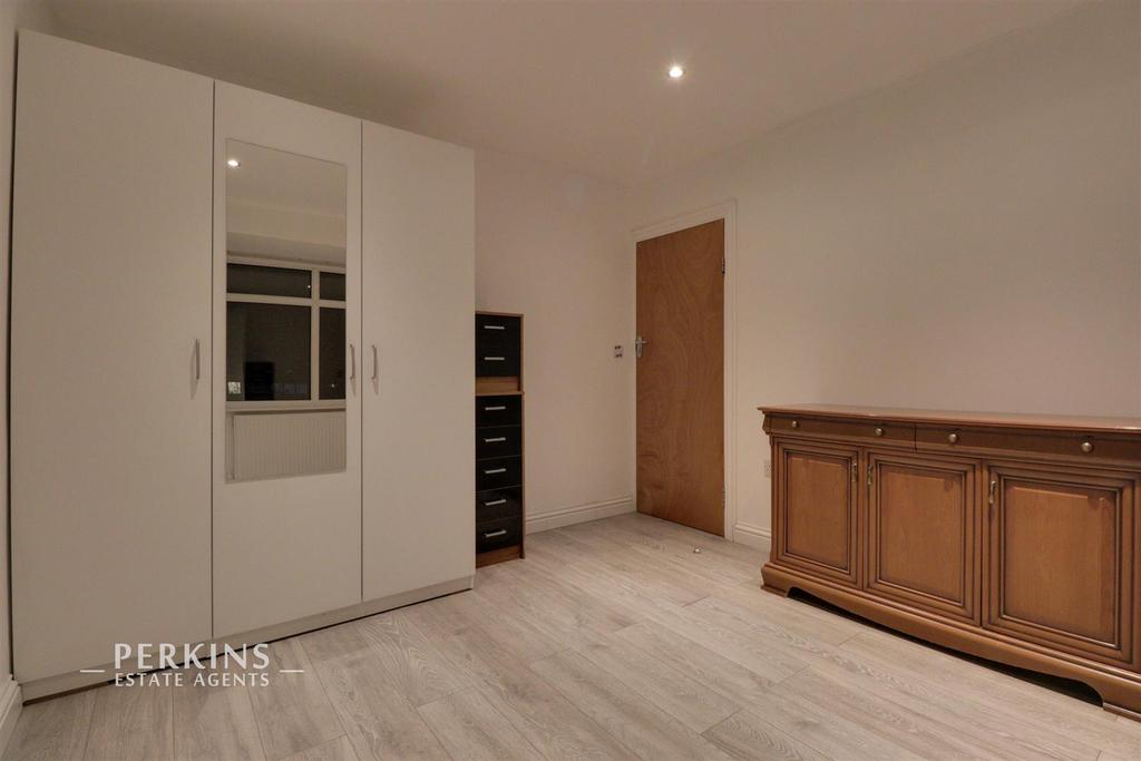 Castle Road, Northolt 3 bed £1,450 pcm (£335 pw)