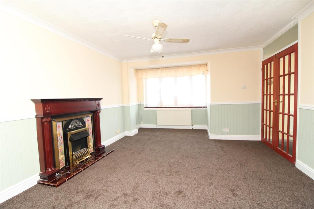 Glebe Road, Deanshanger, Milton Keynes 3 bed house £1,250 pcm (£288 pw)