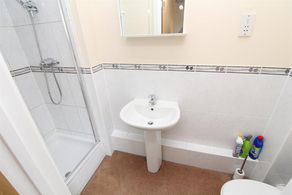 East Moor Drive, Wolverton Mill, Milton Keynes, MK12 5GX 2 bed flat £