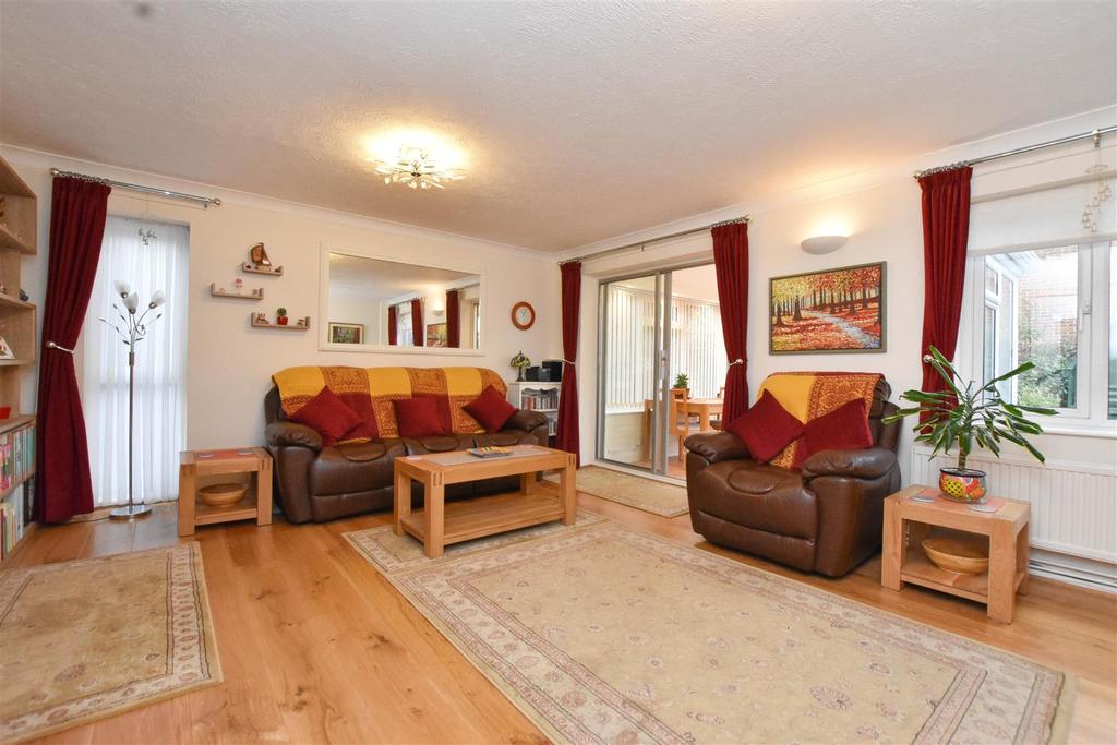 Blakes Way, Eastbourne 3 bed detached house £395,000