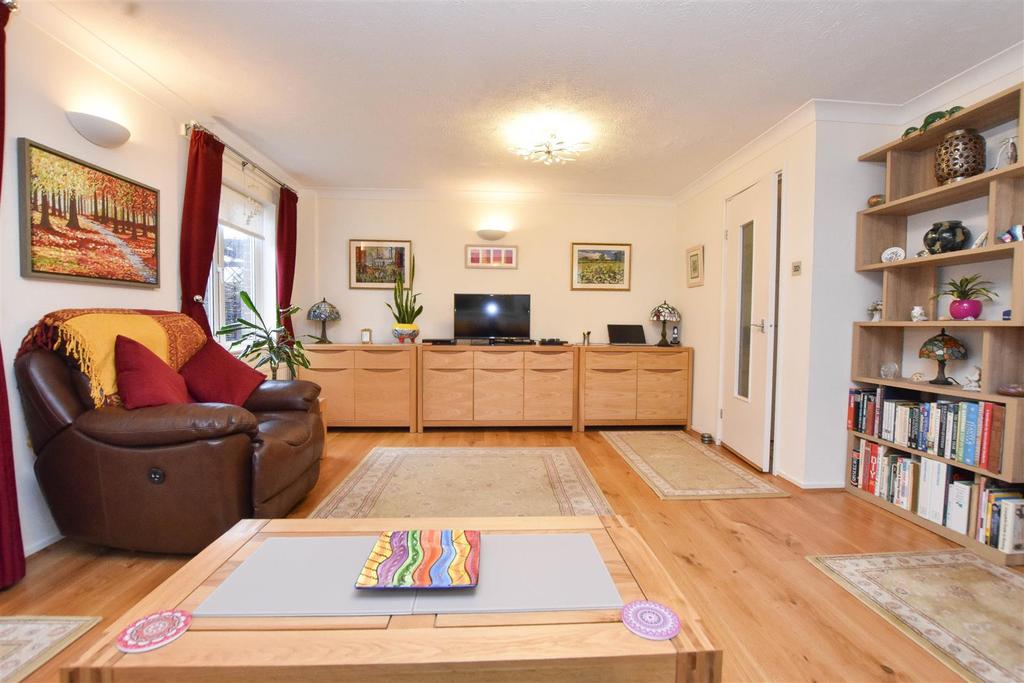 Blakes Way, Eastbourne 3 bed detached house £395,000