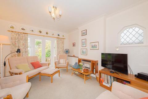 20 Cuddington Avenue, Worcester Park, KT4 7DA
