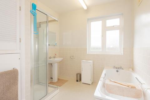 20 Cuddington Avenue, Worcester Park, KT4 7DA