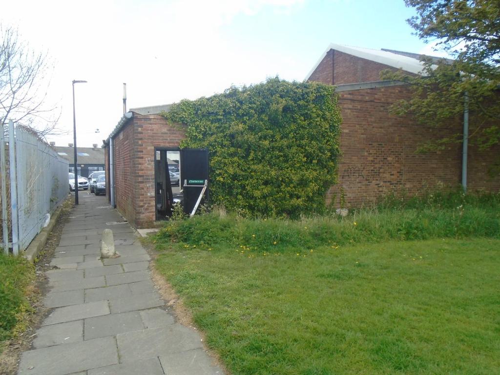 Foxhunters Road, Whitley Bay & retail space £1,250 pcm (£288 pw)