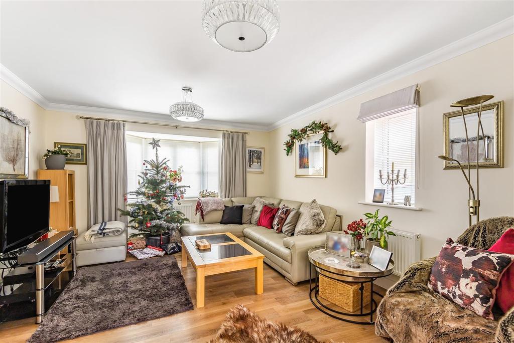 Swords Drive, Crowthorne, Berkshire, RG45 6GS 4 bed detached house £
