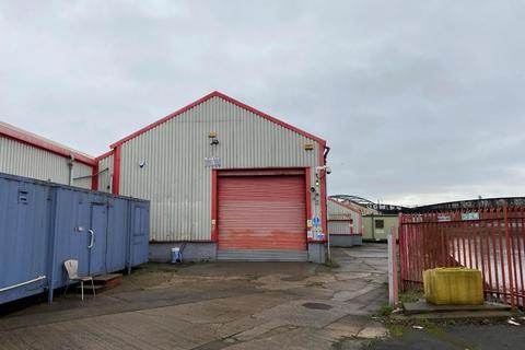 Warehouse to rent - Adamsez Industrial Estate, Scotswood Road, Newcastle Upon Tyne