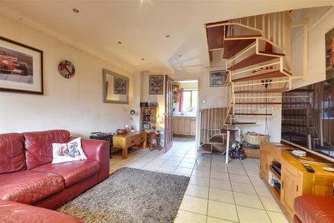 24 Mistley Close, Bexhill-on-sea, TN40 2TD