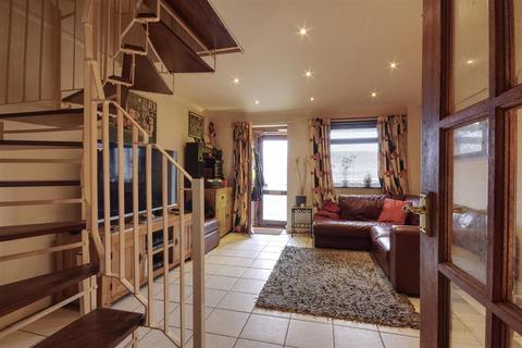 24 Mistley Close, Bexhill-on-sea, TN40 2TD