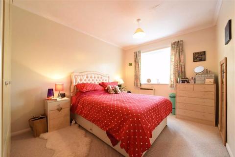 24 Bordeaux Close, Northampton, NN5 6YR