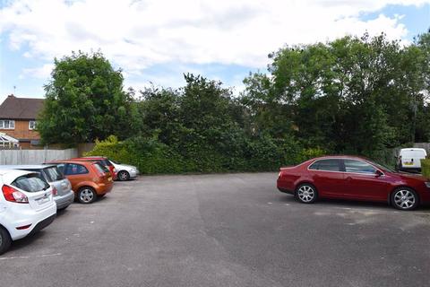 24 Bordeaux Close, Northampton, NN5 6YR