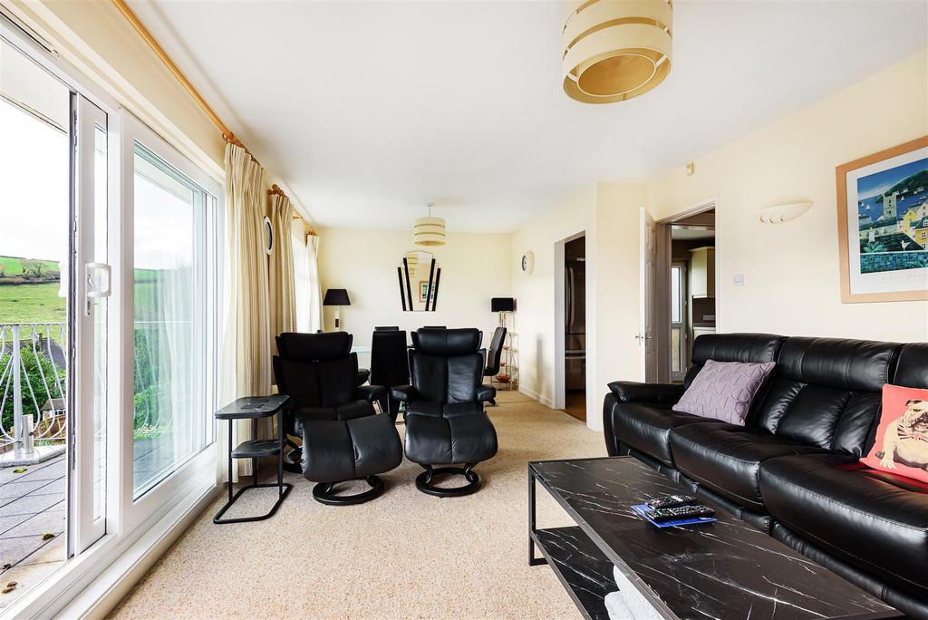 Living Room (2).jpg