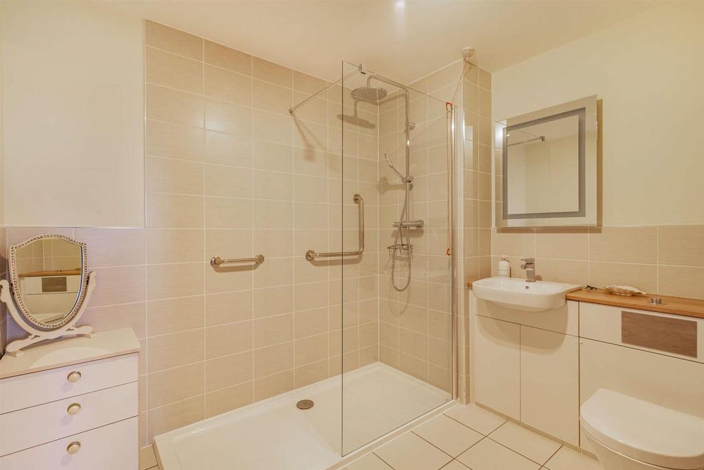 Ensuite Shower room.jpg