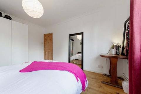2 bedroom flat to rent, Augustus Road, Southfields, SW19