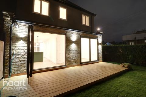 1a Shaw Square, London, E17 5JB