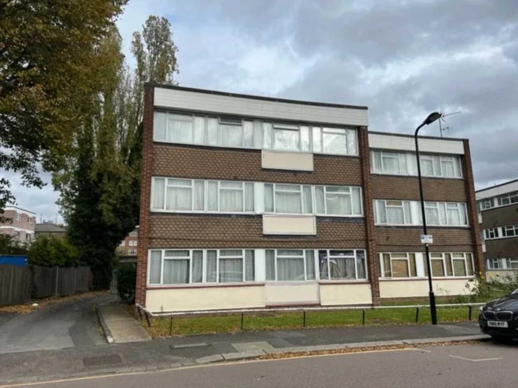 Drayton Road, Leytonstone 3 bed flat £1,647 pcm (£380 pw)