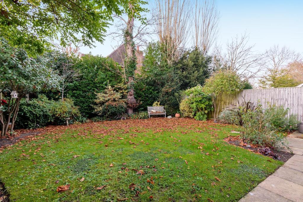 Pendenza, Cobham, KT11 5 bed detached house £1,000,000