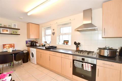 2 bedroom flat for sale - Highbank, Haywards Heath, West Sussex