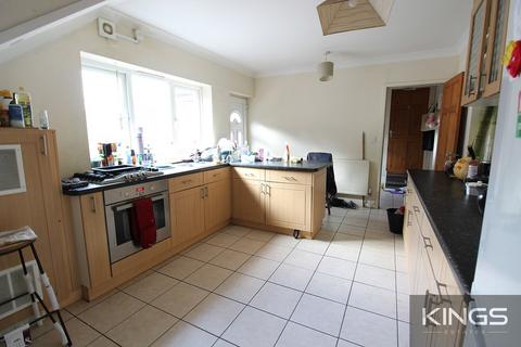 4 bedroom flat to rent, Methuen Street, Southampton