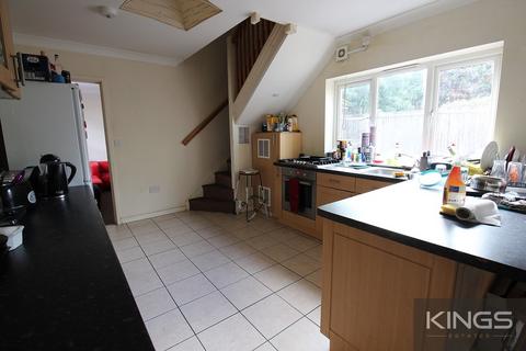 4 bedroom flat to rent, Methuen Street, Southampton