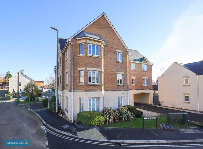 NORTON FITZWARREN 2 bed apartment £160,000