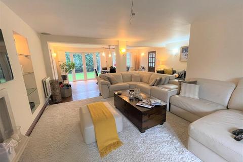 8 The Oasis, Glenfield, Leicester, LE3 8QS