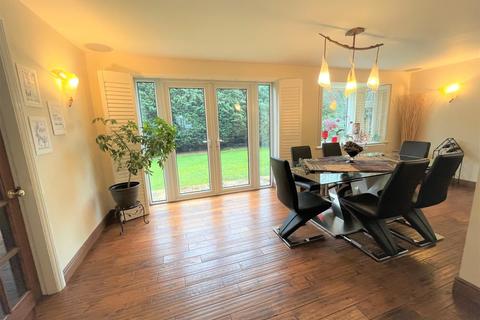 8 The Oasis, Glenfield, Leicester, LE3 8QS