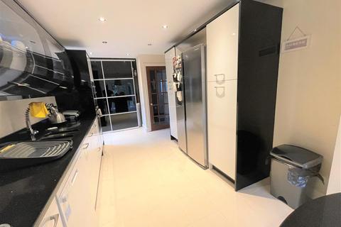 8 The Oasis, Glenfield, Leicester, LE3 8QS