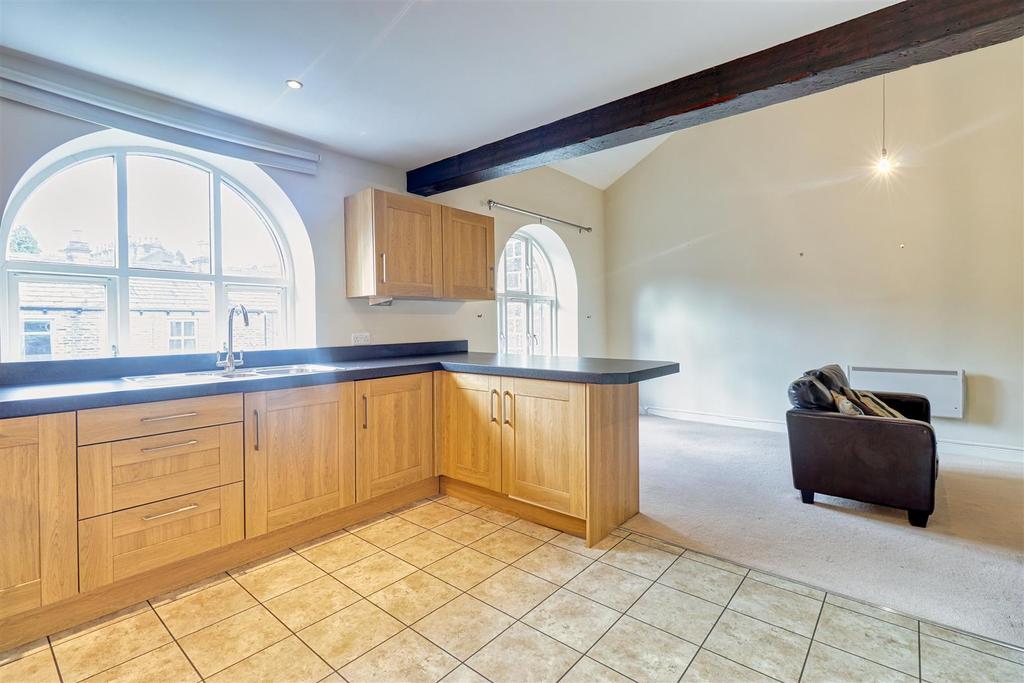 Bryan Street, Farsley, Pudsey 2 bed penthouse £895 pcm (£207 pw)