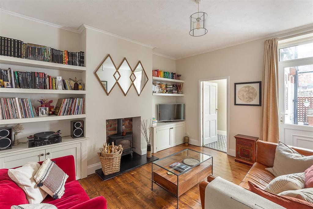 Newlands Road, High West Jesmond... 2 bed flat £185,000