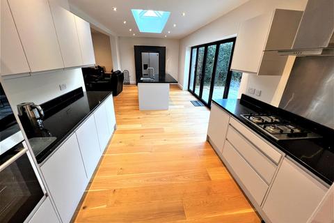 50 Gyllyngdune Gardens, Ilford, IG3 9HY