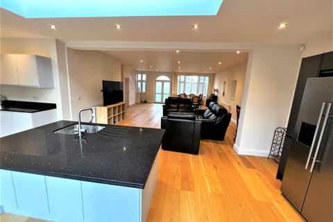 50 Gyllyngdune Gardens, Ilford, IG3 9HY
